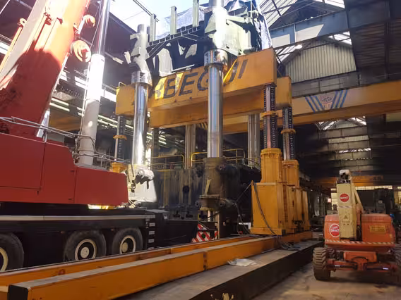 Izado y movimiento de prensa